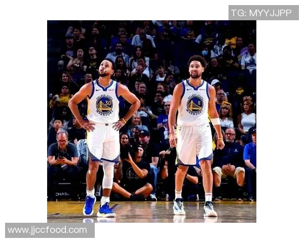 勇士季前赛对决湖人展现新阵容火力与战术碰撞的精彩时刻