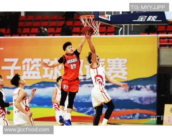 篮球联赛90vs激战正酣球员们拼搏到底展现青春风采与团队精神 篮球联赛90vs激战正酣球员们拼搏到底展现青春风采与团队精神