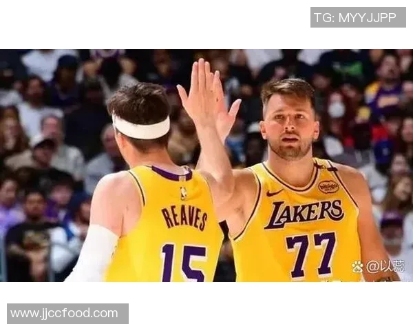 湖人与篮网激战回顾比赛数据分析与球员表现总结 湖人与篮网激战回顾比赛数据分析与球员表现总结